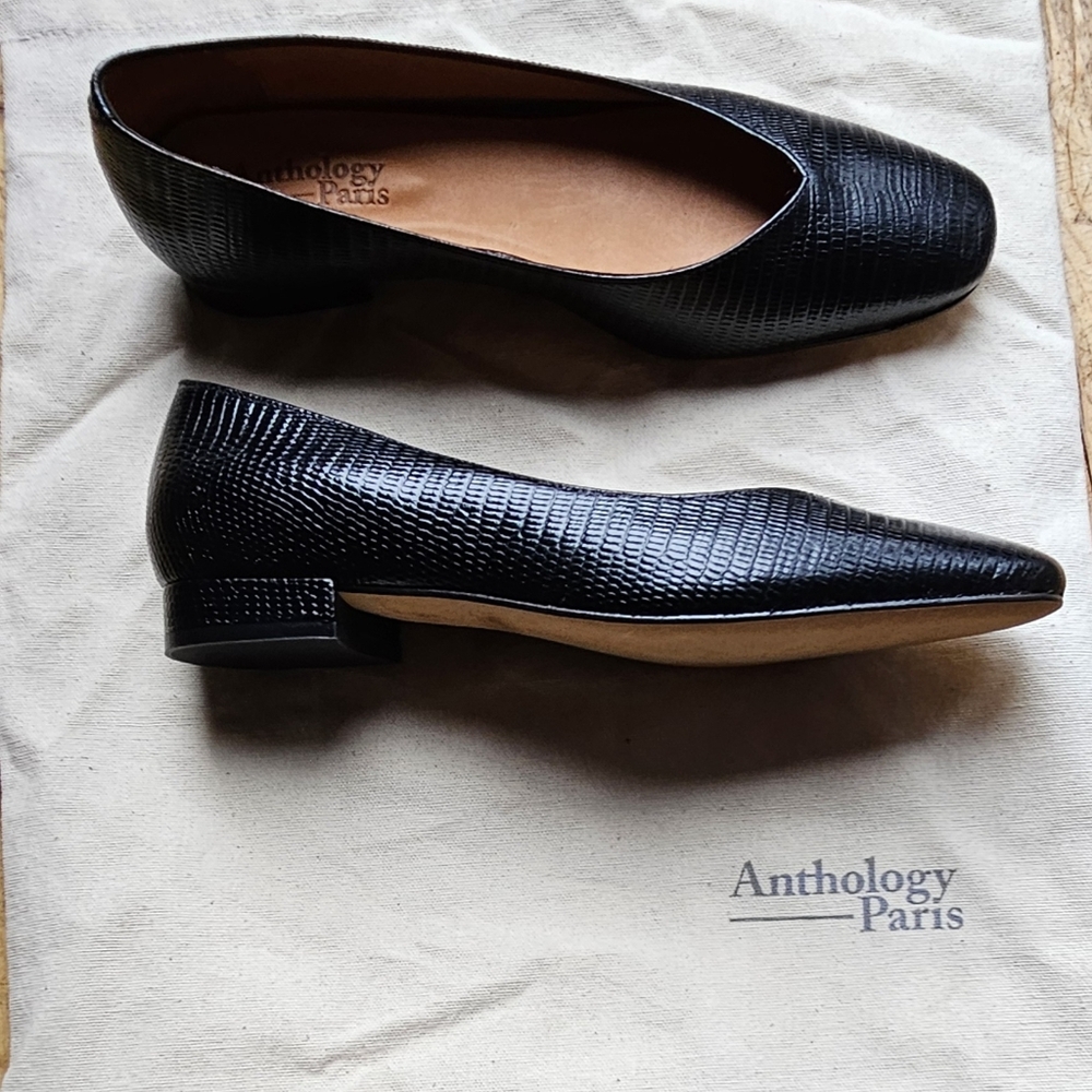 Anthopology Paris flat size 7.5 Black leather, embossed print.